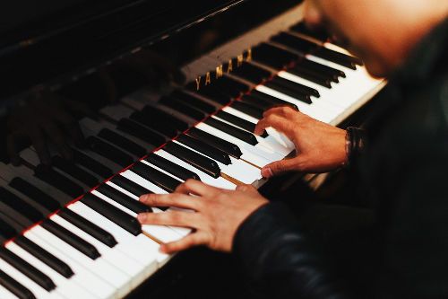 Игра на фортепьяно