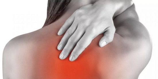 Боль в спине в области груди