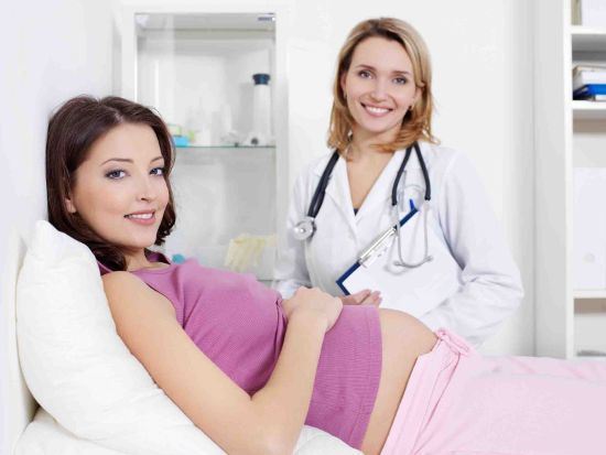 Беременная на осмотре врача