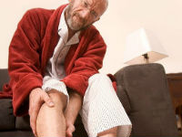 Боль в ногах у пожилого мужчины